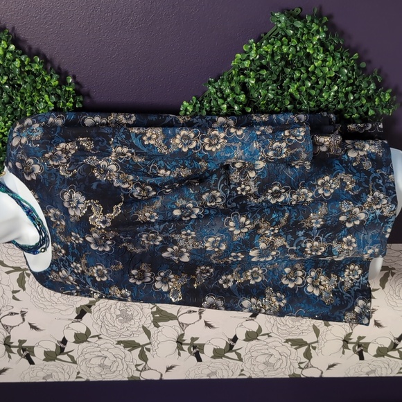 new directions Tops - Glitz & Gold Blue Floral Top